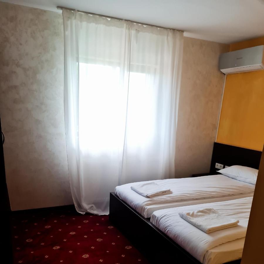 Vila Nicholas Bărcăneşti Exterior foto